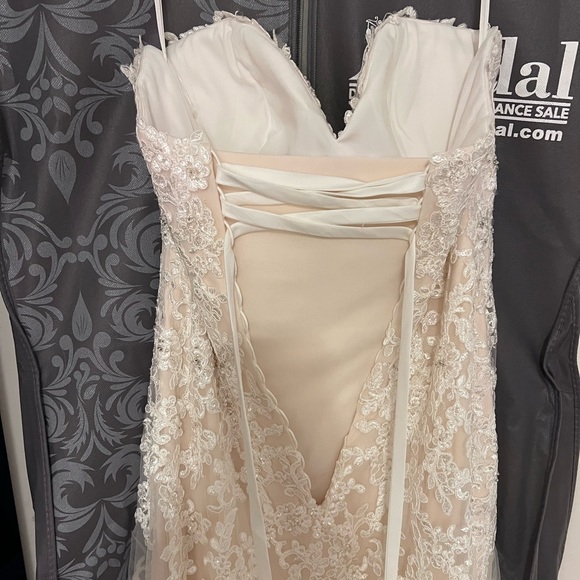 Wedding Dress - BRAND NEW - Picture 6 of 10